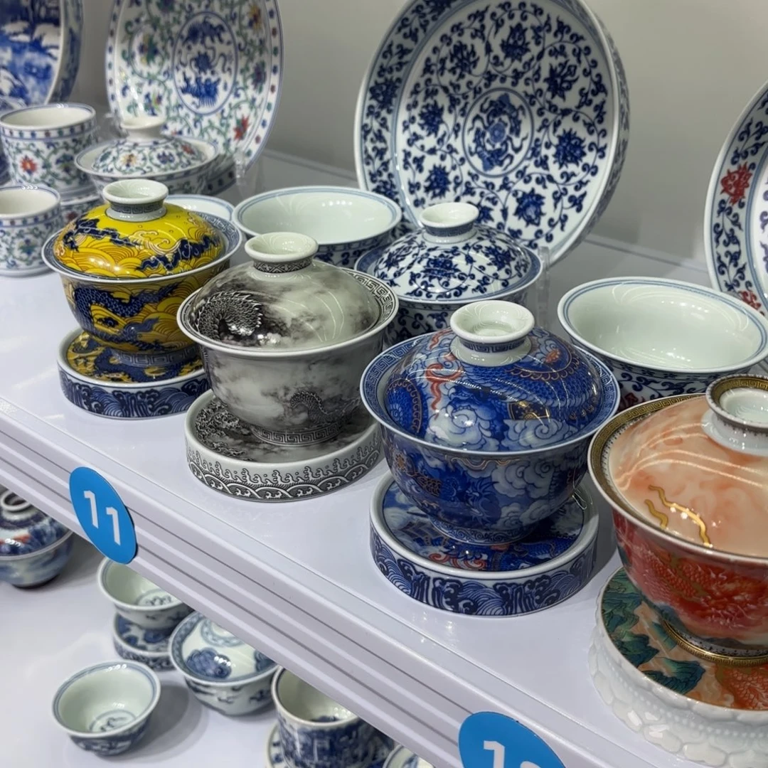 曾***过景德镇陶瓷八件套