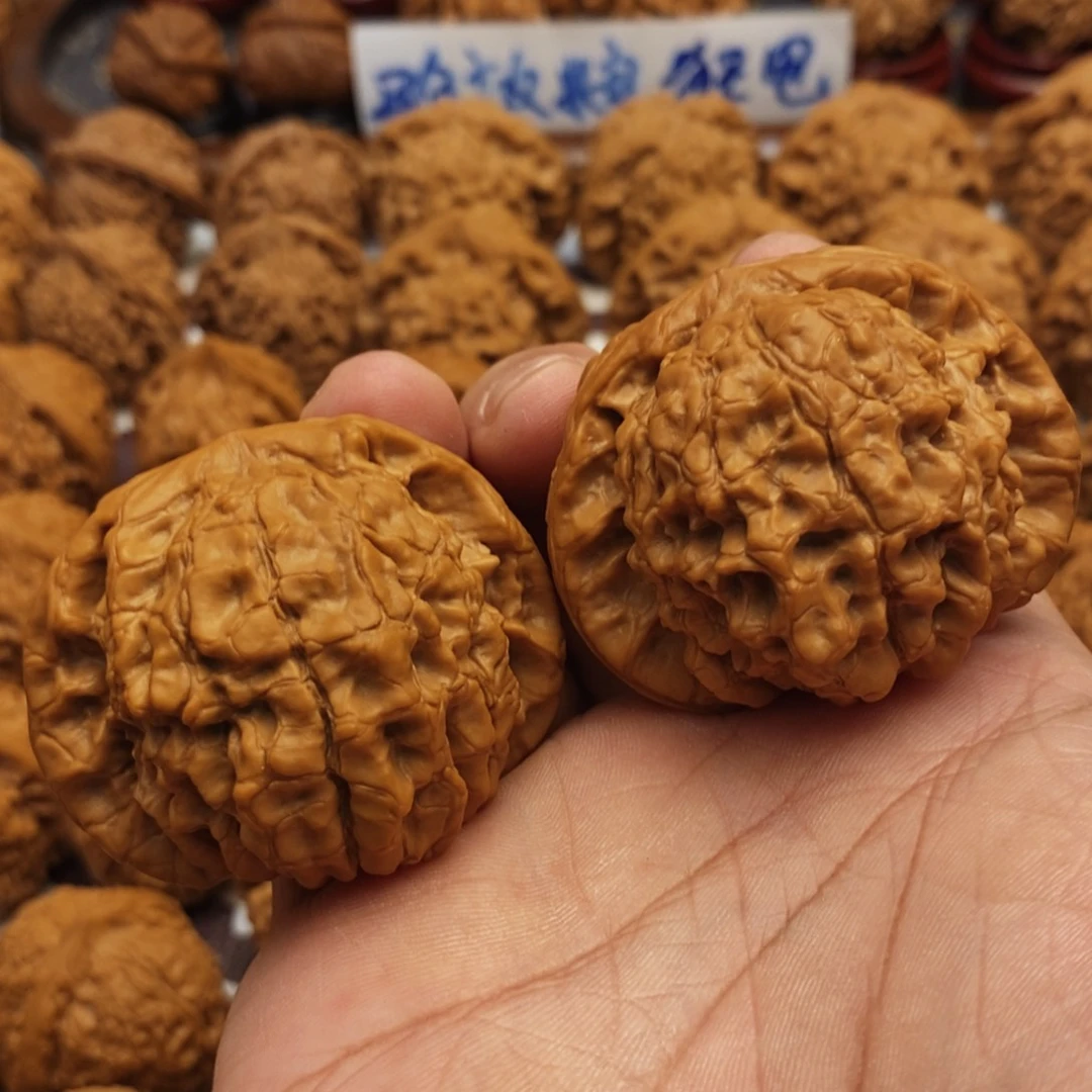 文玩核桃把件斑****。50尺 全品龙鼎 77