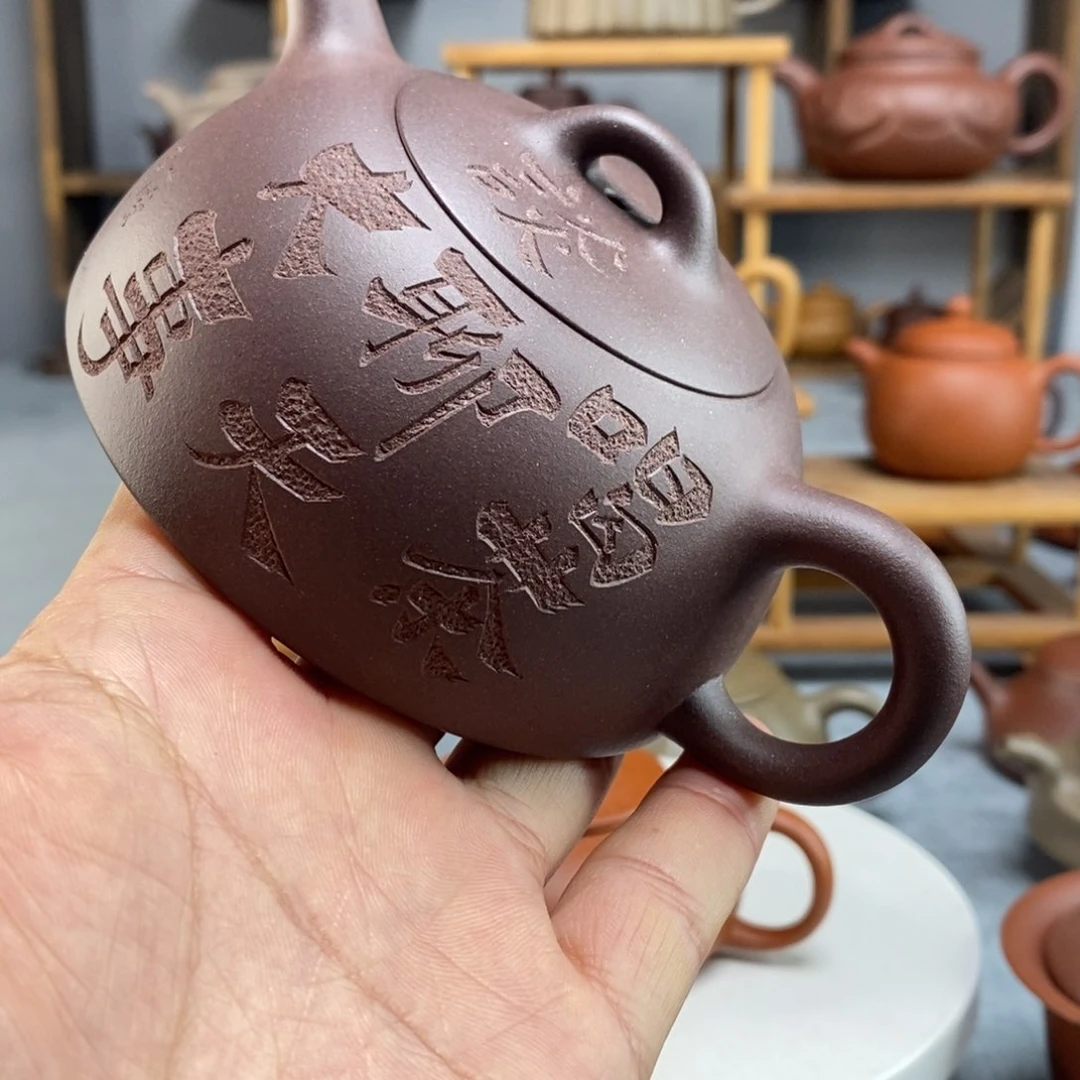 紫砂茶壶刻字半月
