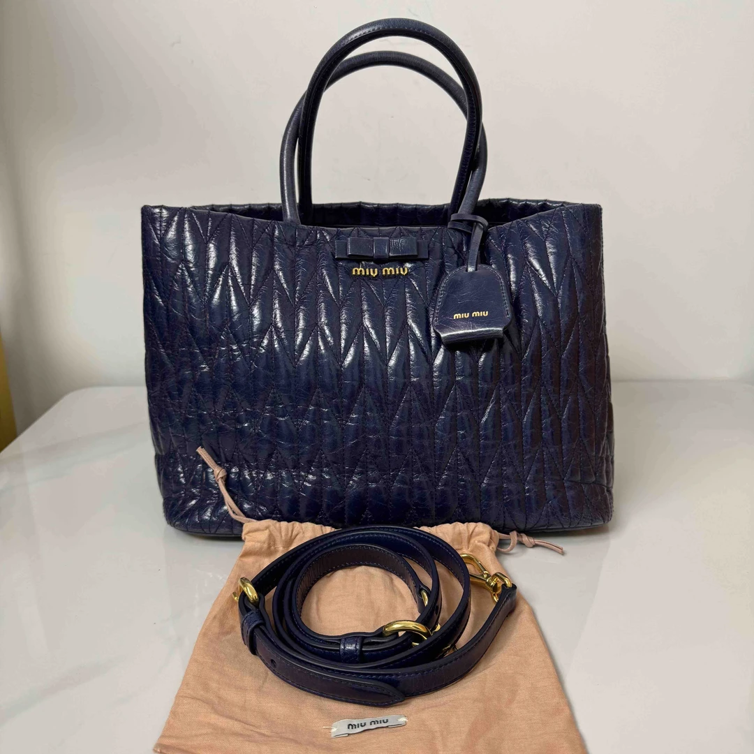 95新 MIU MIU/缪缪 蓝色褶皱手提斜挎包,缪缪两用tote包，97/98新