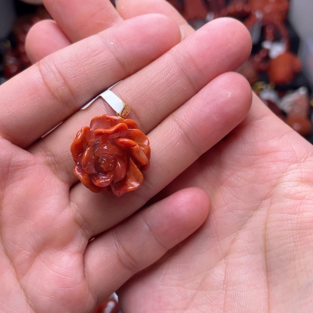 【闪购商品】18K金镶嵌立体牡丹花南红玛瑙