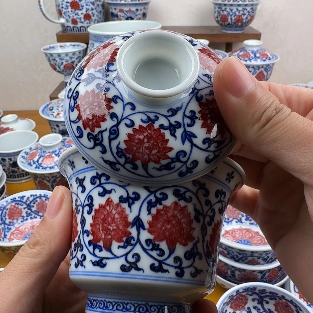 青花釉里红马蹄盖碗