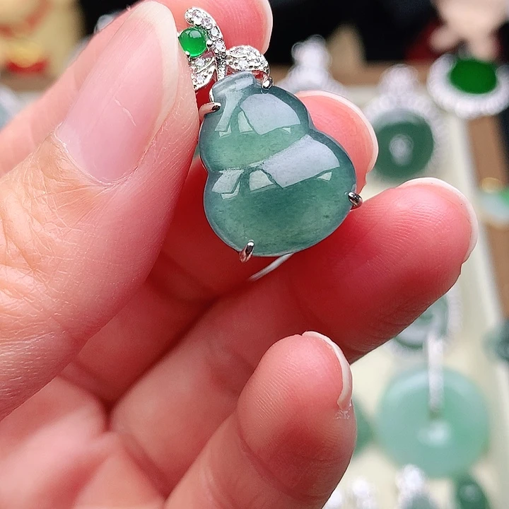 颈饰未镶嵌翡翠吊坠