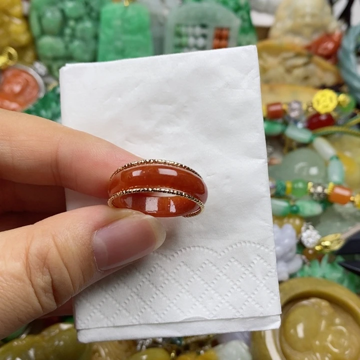翡翠吊坠(赠链)未镶嵌
