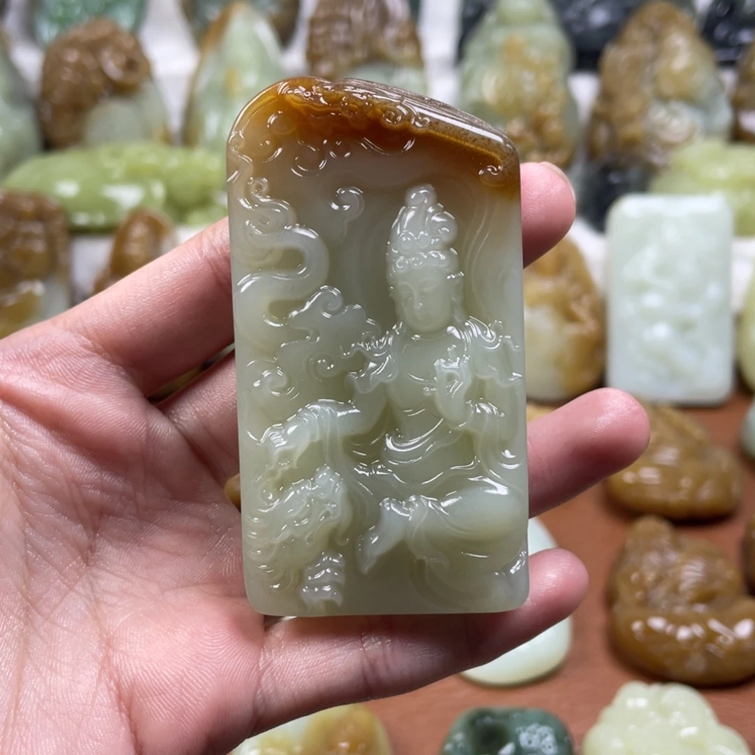 与***进和田玉未镶嵌颈饰