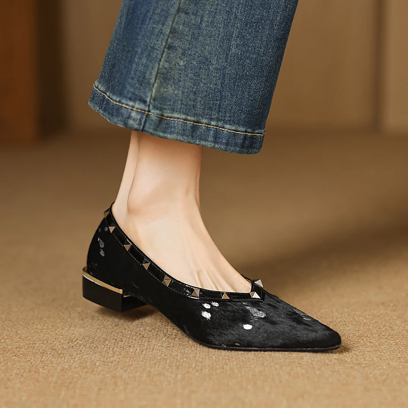 2.5CM粗跟铆钉单鞋尖头浅口低跟工作女鞋2025春秋新款百搭小皮鞋