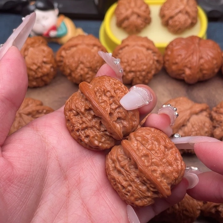 文玩核桃吊坠毕业平谷血麒麟35