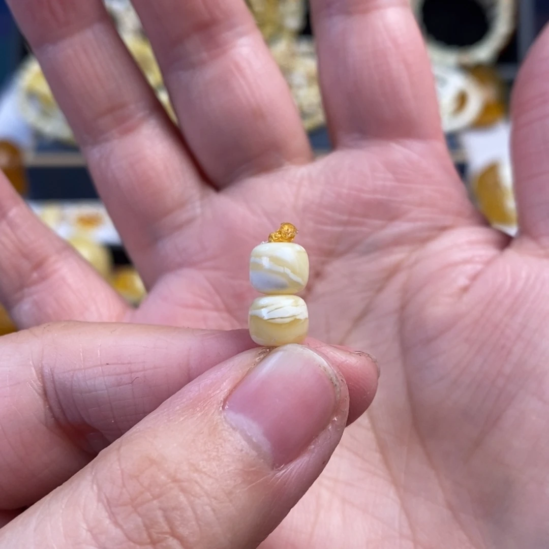 蜜蜡未镶嵌裸石虎皮纹老型对珠7.3