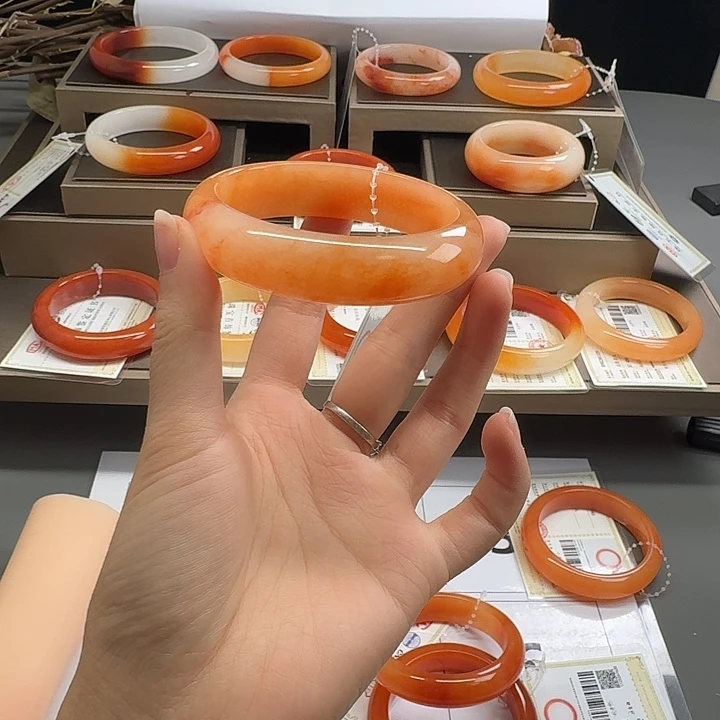 顺***心石英质玉（黄龙玉）合金手镯