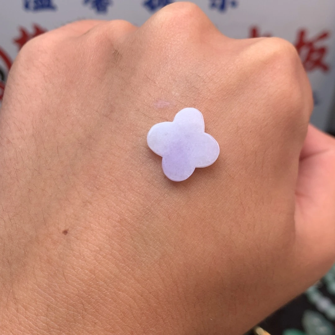 翡翠未镶嵌颈饰你是