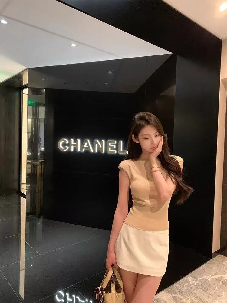 2025年夏季新款韩系氛围感收腰无袖针织背心配高腰半身裙两件套女