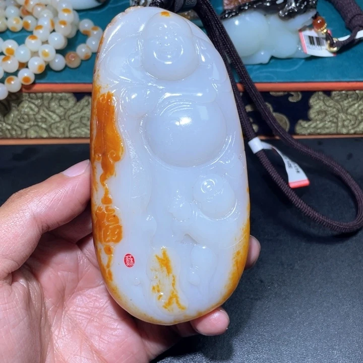 伟***粥和田玉未镶嵌颈饰