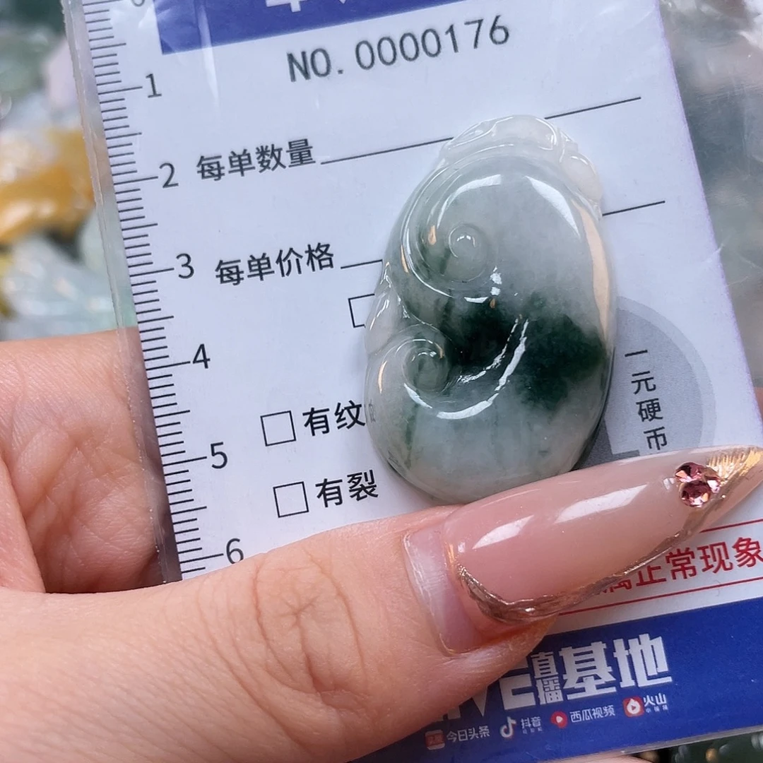 翡翠未镶嵌颈饰hhh