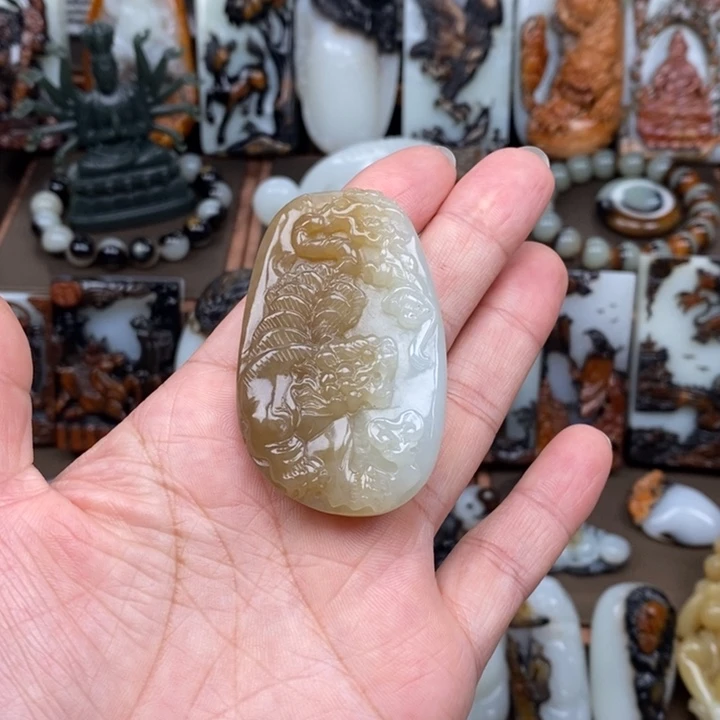 颈饰未镶嵌和田玉白****年