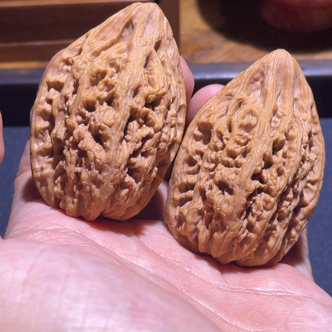 文玩核桃吊坠36边戒台寺虎头