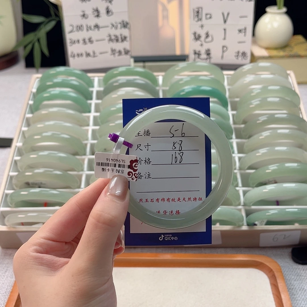 余***好未镶嵌手镯东陵石