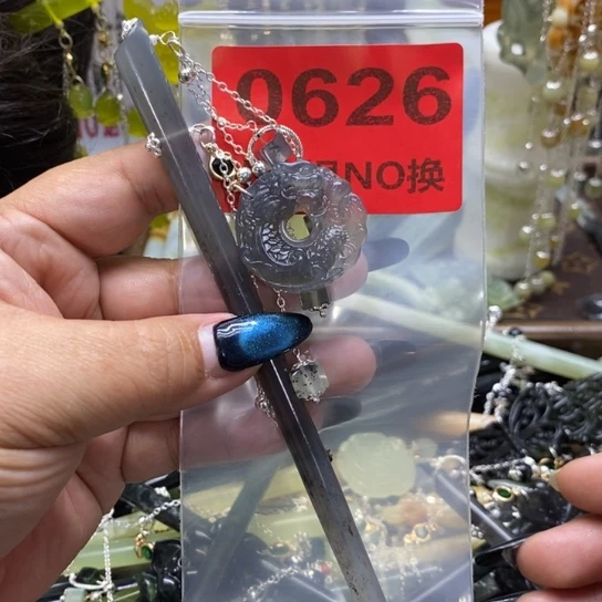 ****糖未镶嵌蛇纹石玉发簪