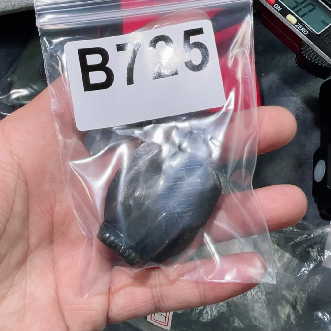 李***近和田玉（糖玉）未镶嵌车挂