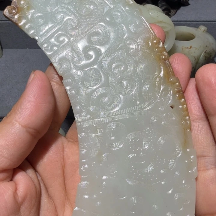 多***黄颈饰未镶嵌和田玉