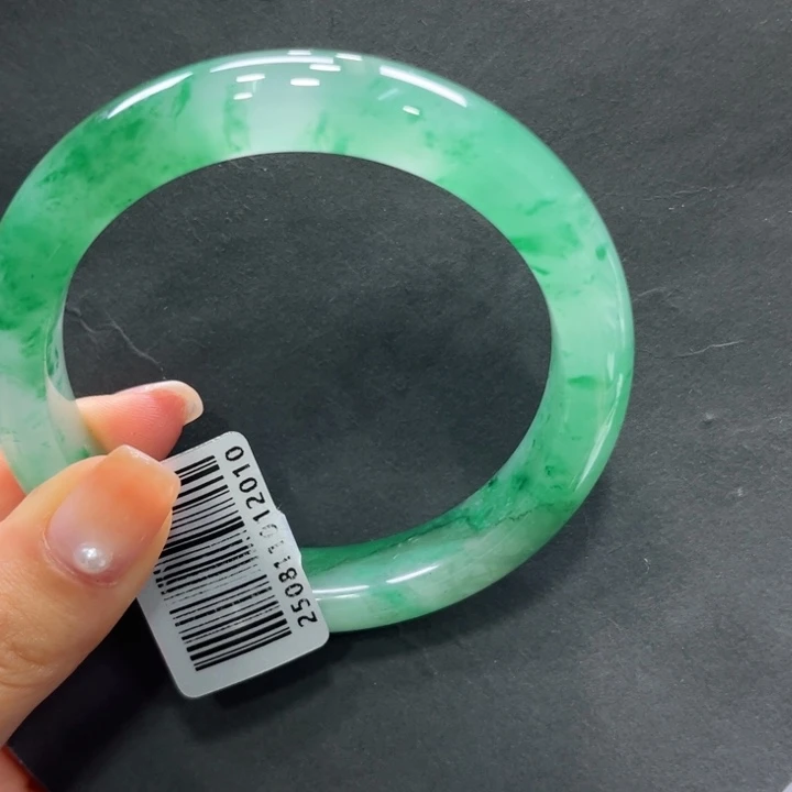 美***。石英质玉未镶嵌手镯