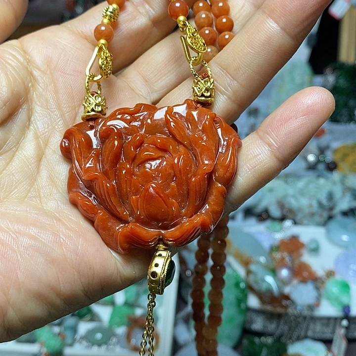 翡翠未镶嵌吊坠(赠链)