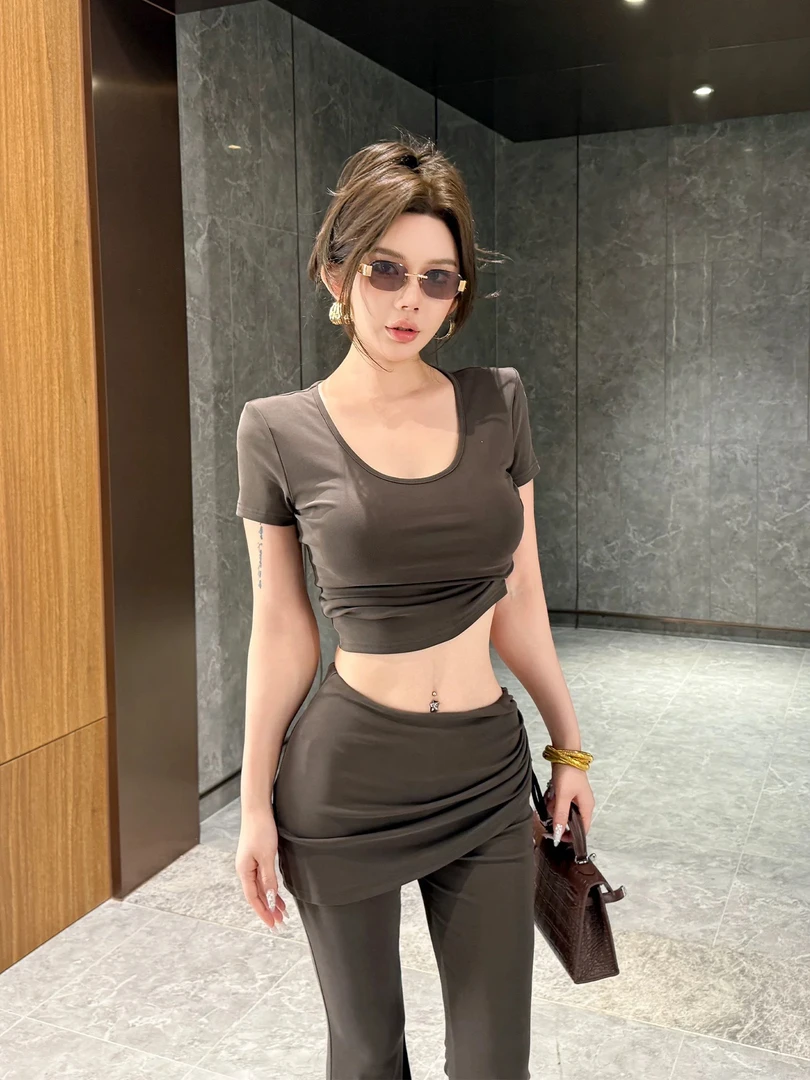 洁哥 新品纯欲辣妹显瘦时尚短袖T恤屁帘微喇裤子套装
