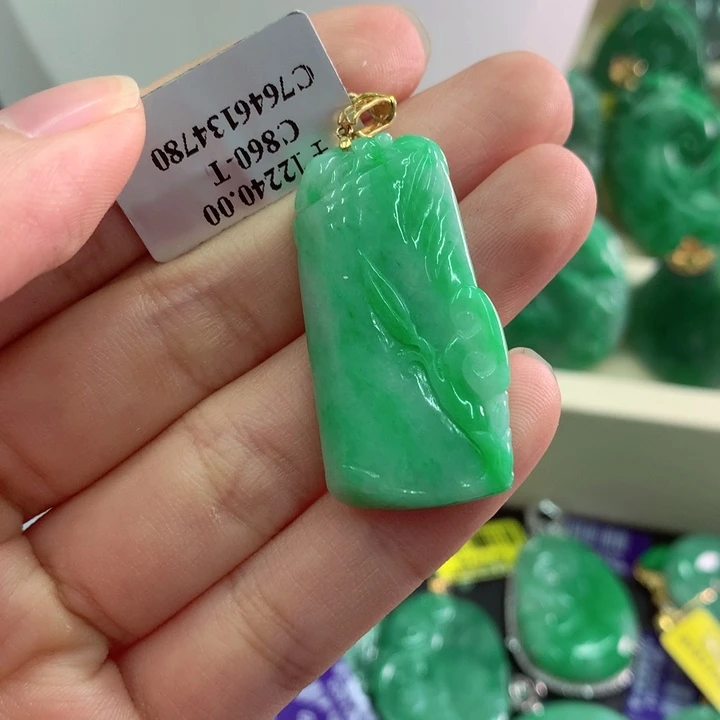 吊坠(不含链)18K金镶嵌翡翠