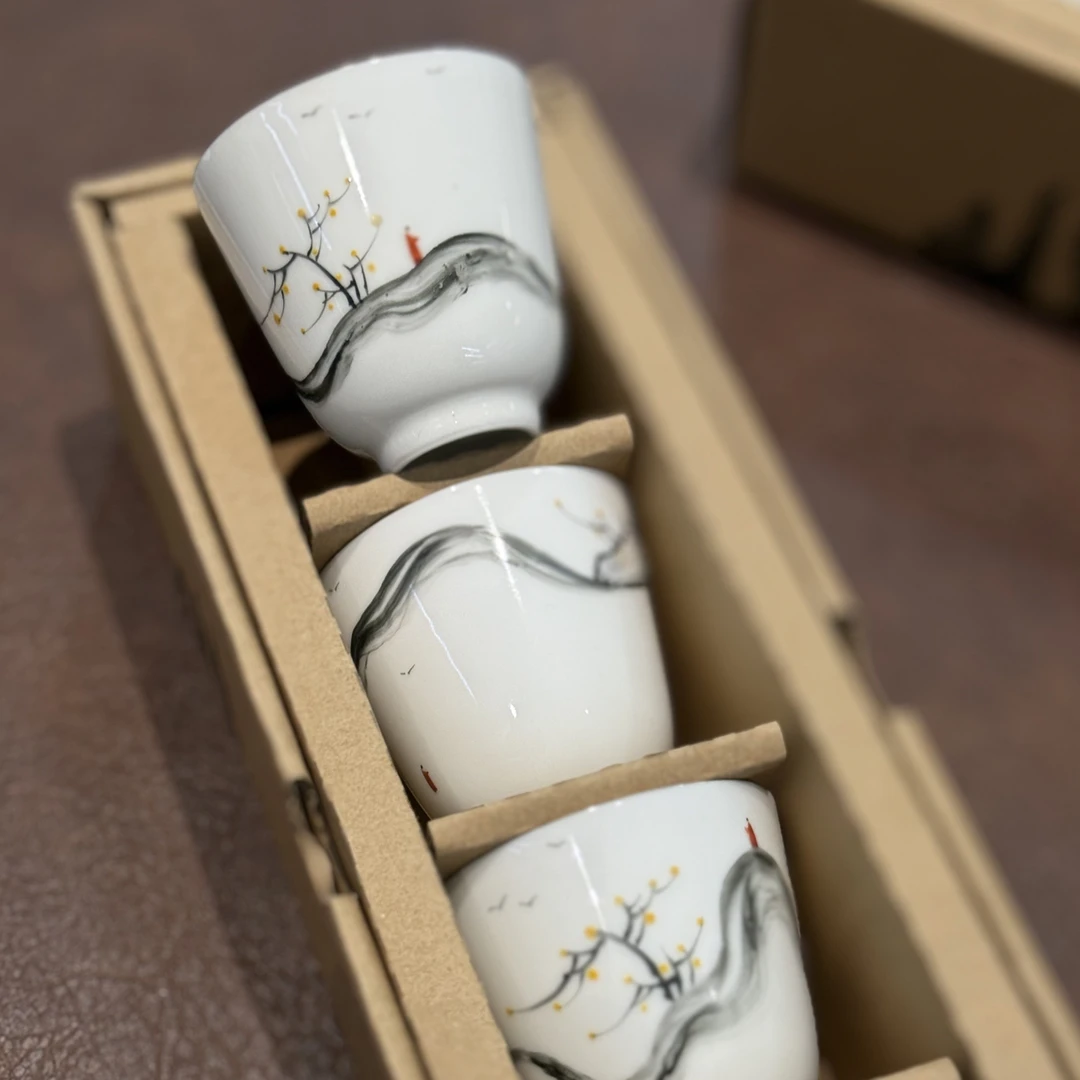 手绘墨山寻踪茶杯 一盒四个