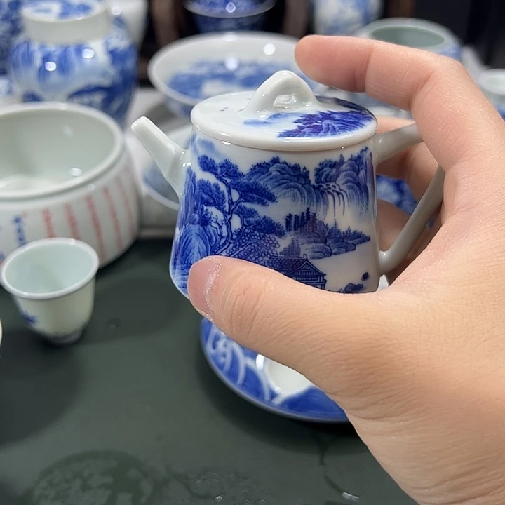 微瑕柴窑山水竹节壶
