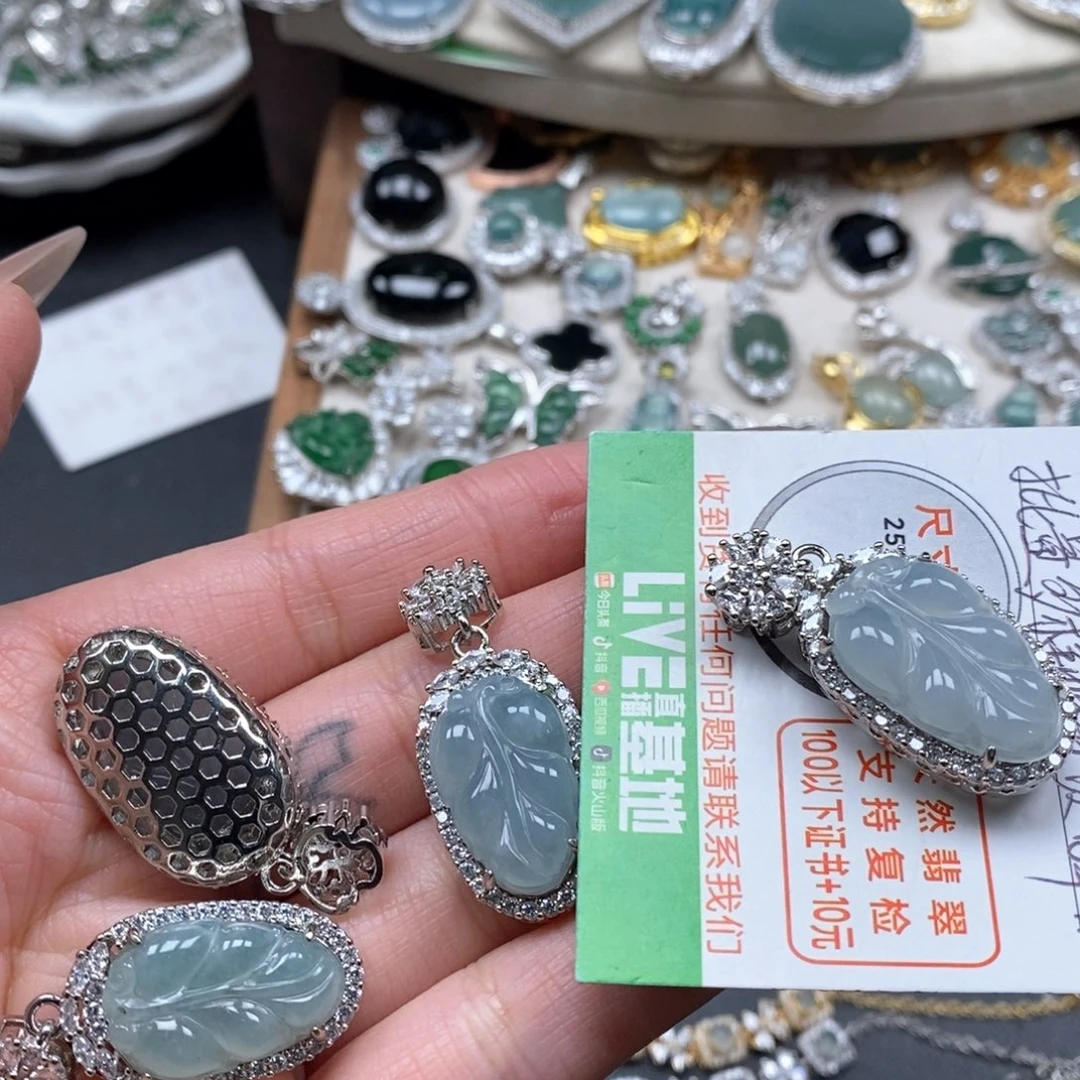 翡翠颈饰未镶嵌翡翠