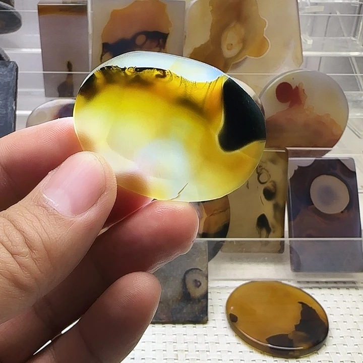 玛瑙/玉髓未镶嵌珠宝奇石