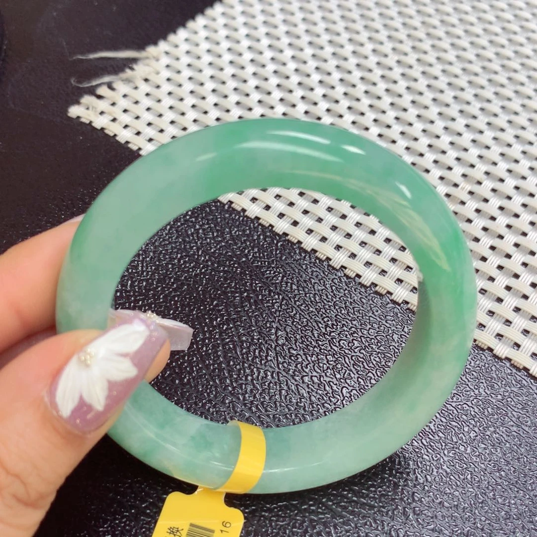 翡翠手镯未镶嵌缅甸