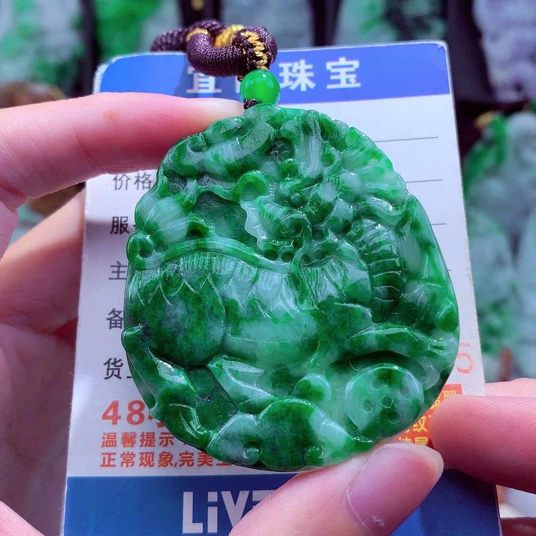 翡翠未镶嵌颈饰挂件