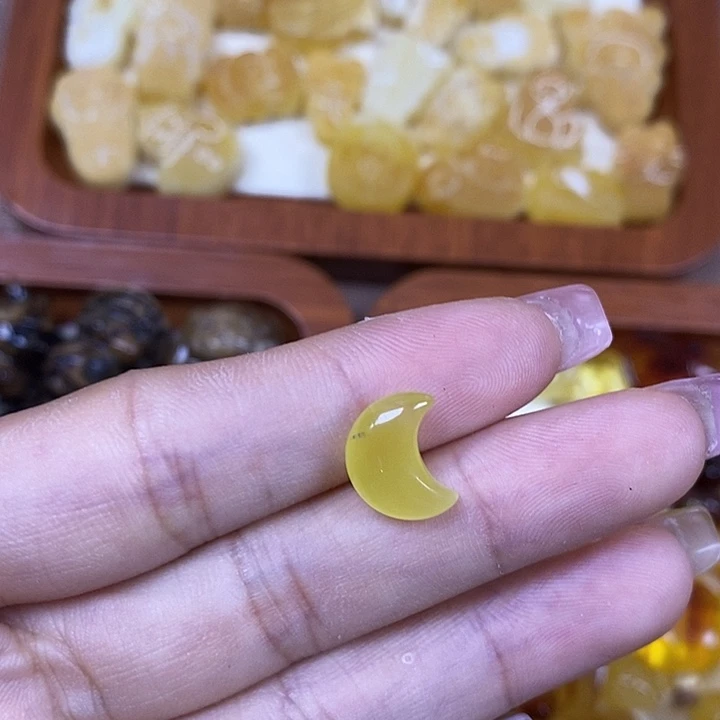 橄榄核吊坠小月亮88