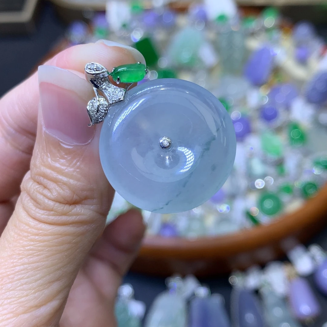 颈饰18K金镶嵌翡翠