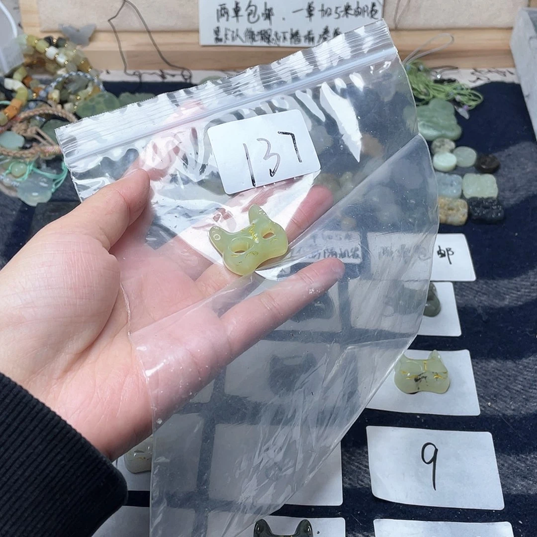 蛇纹石玉颈饰未镶嵌猫*荷
