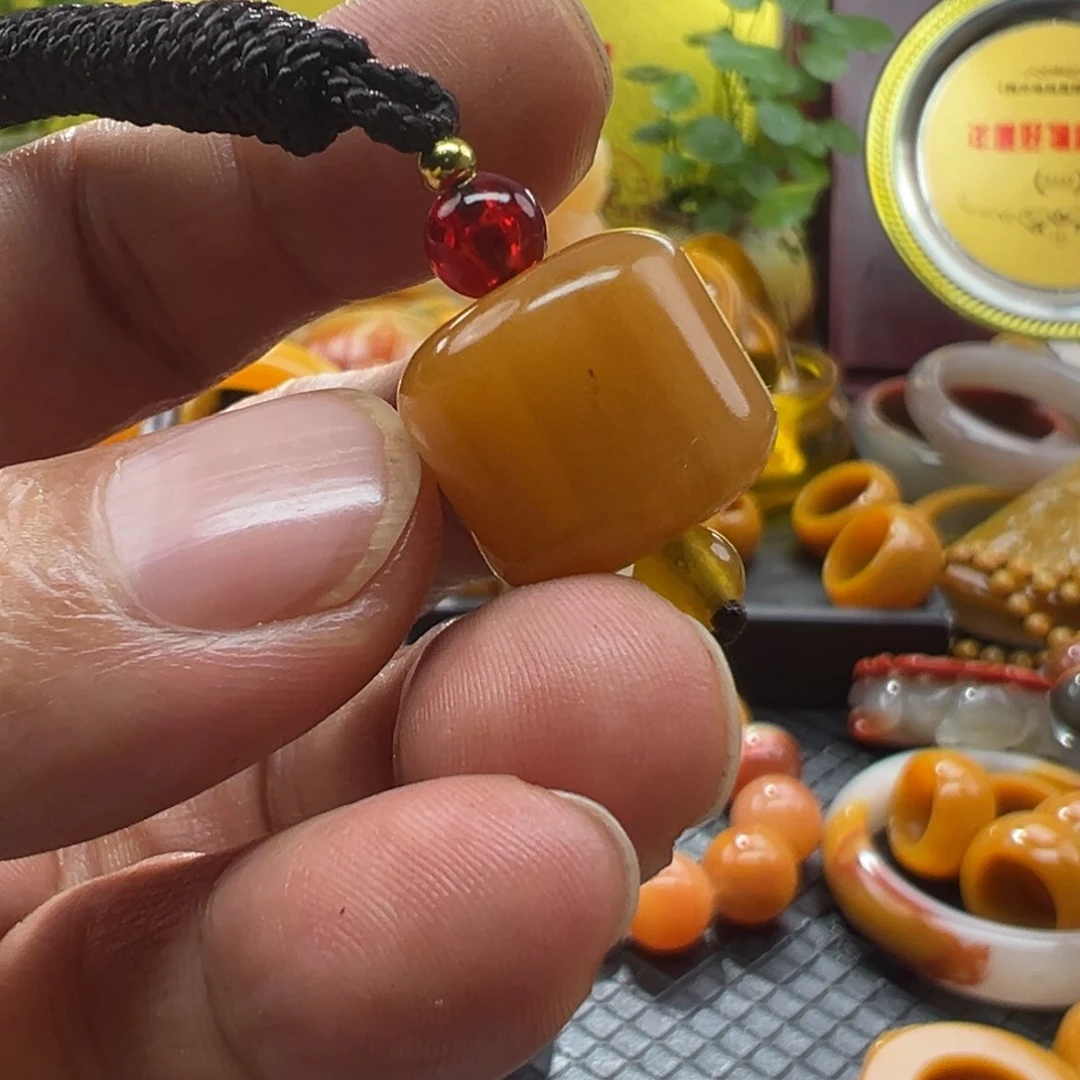 石英质玉未镶嵌颈饰