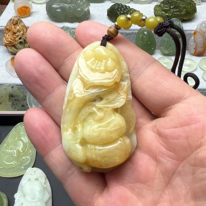 蛇纹石玉颈饰未镶嵌