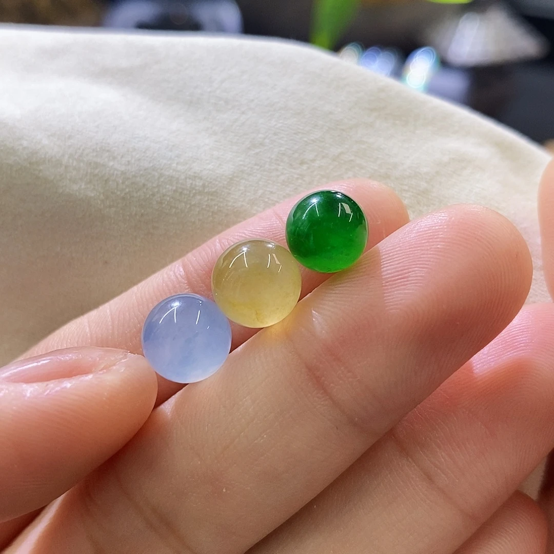 翡翠未镶嵌挂件一组珠珠