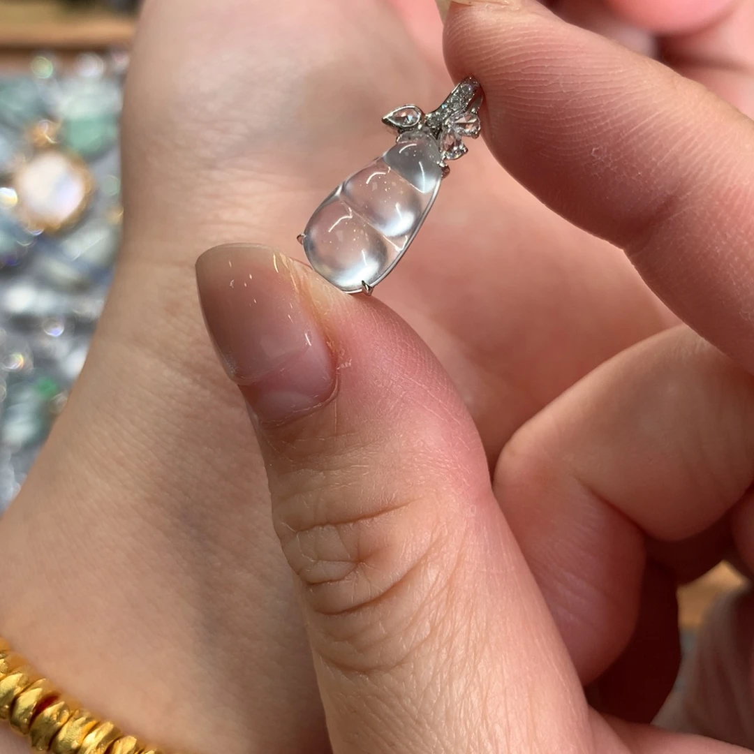 翡翠18K金镶嵌颈饰吊坠