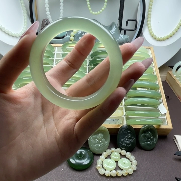 凌***୭蛇纹石玉合金手镯