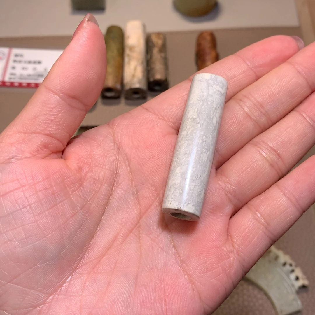 和田玉（糖玉）颈饰未镶嵌子****室