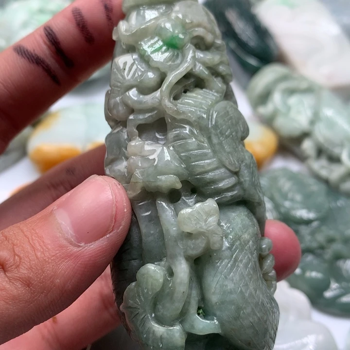 翡翠未镶嵌颈饰保真天然a货翡翠