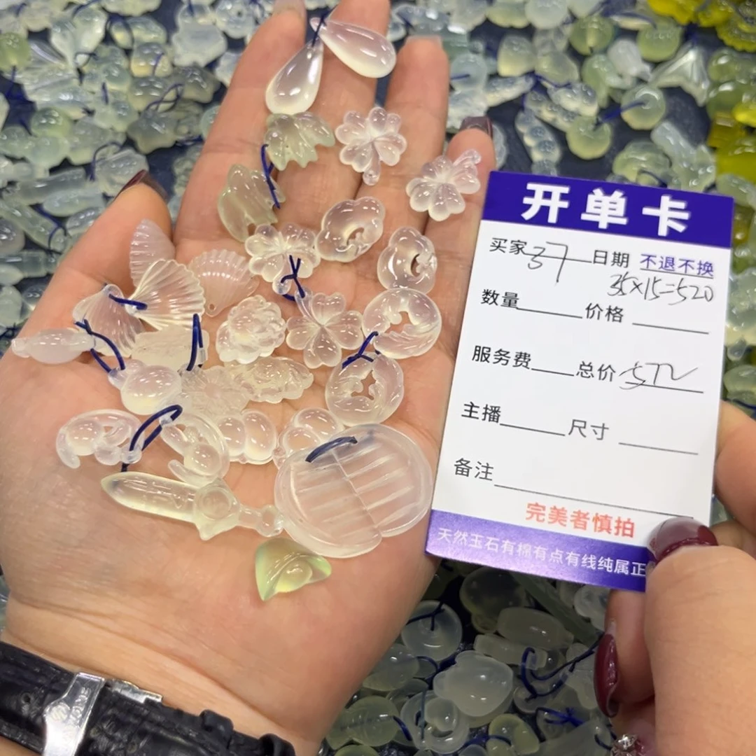 蛇纹石玉吊坠未镶嵌花*。