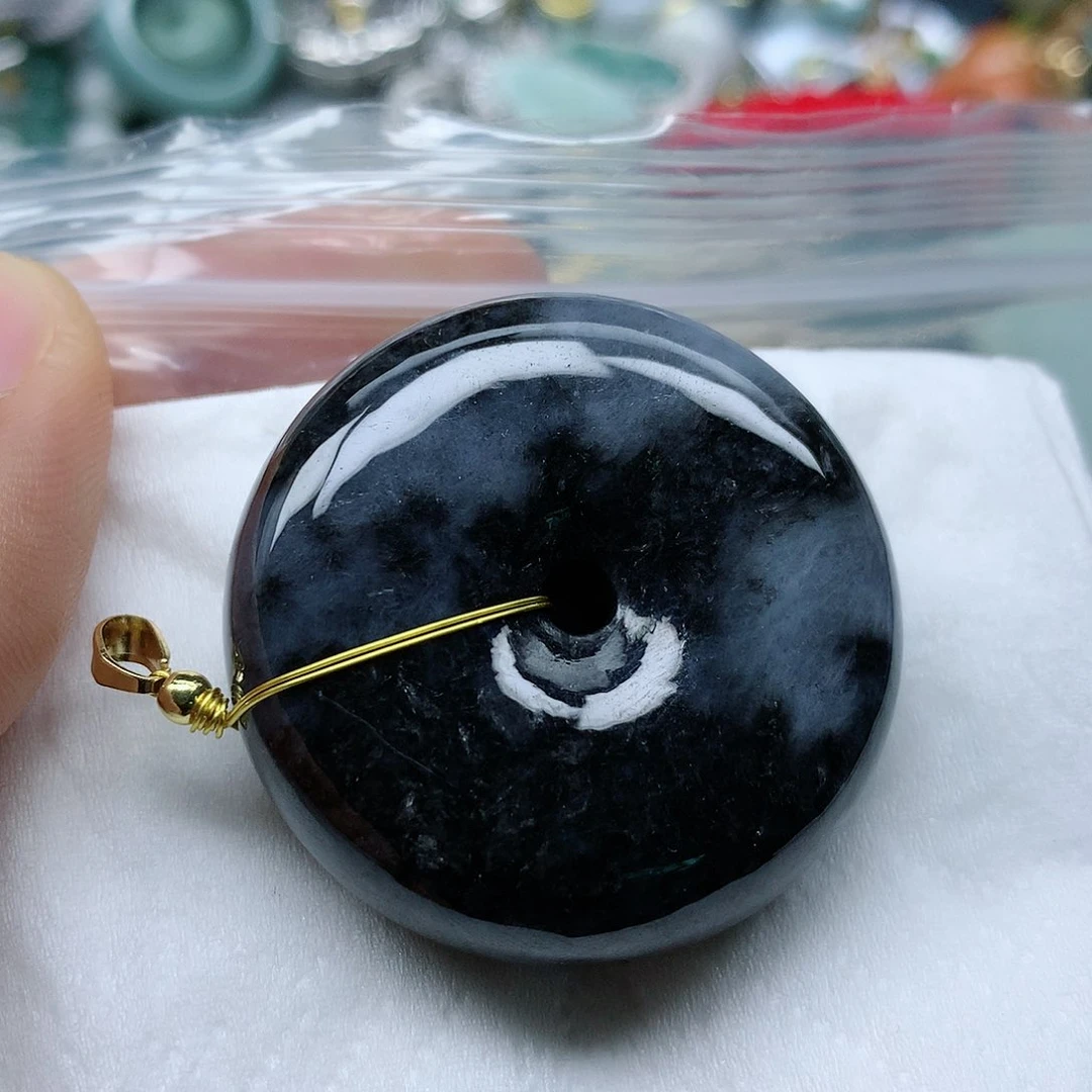 翡翠颈饰未镶嵌手串