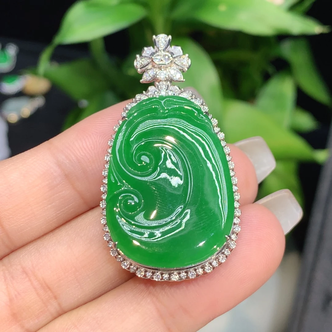 翡翠18K金镶嵌颈饰