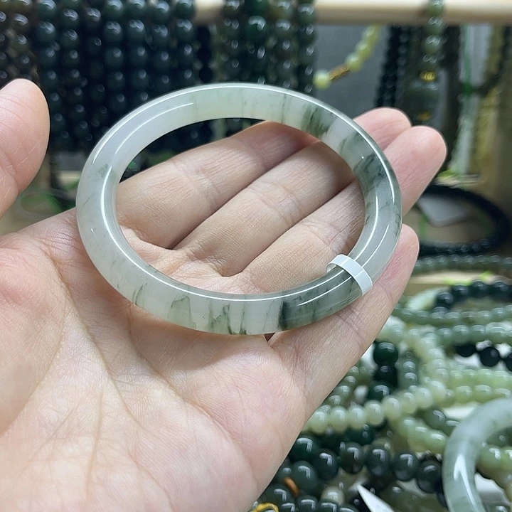 山***椒未镶嵌手镯石英质玉