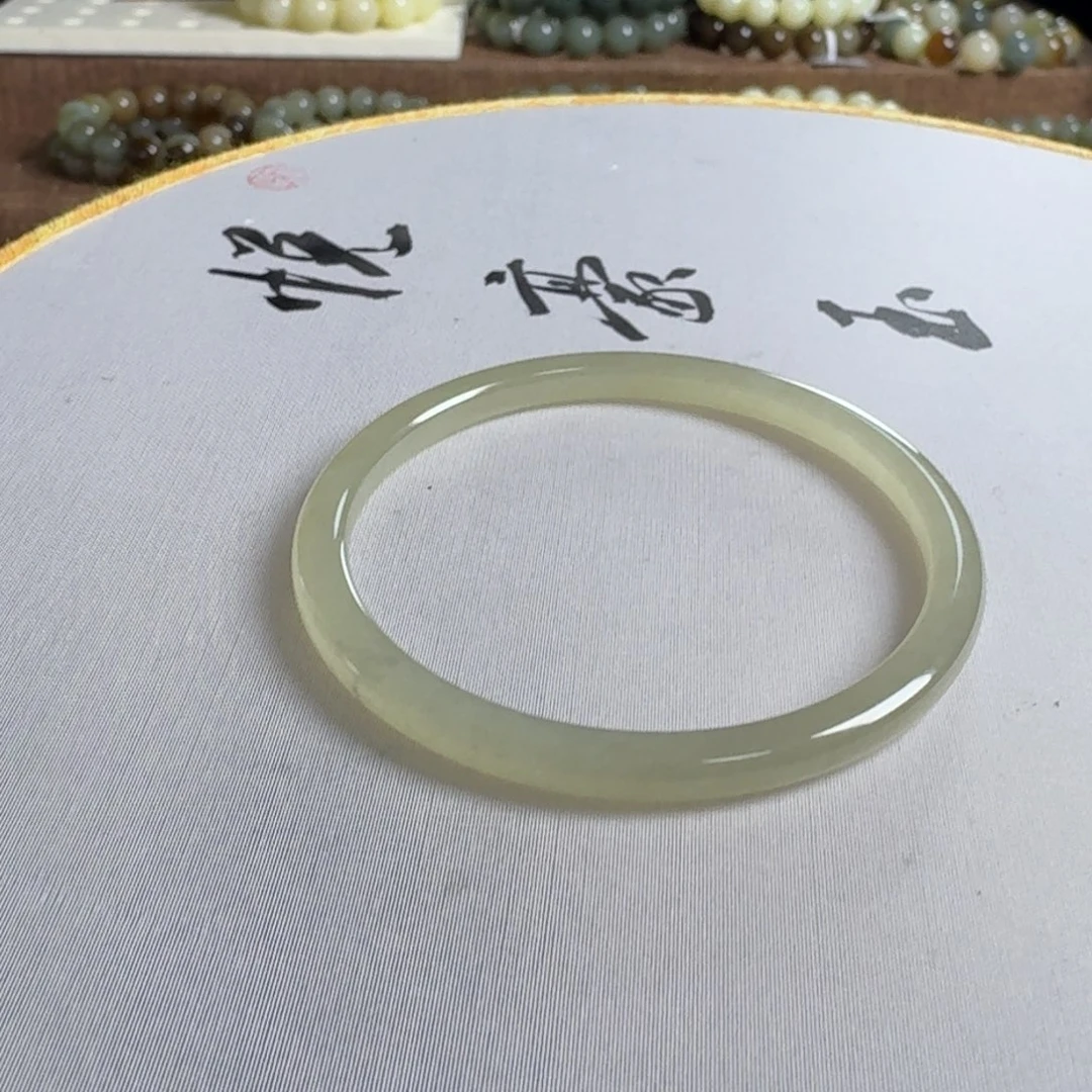 和田玉手镯未镶嵌万****季