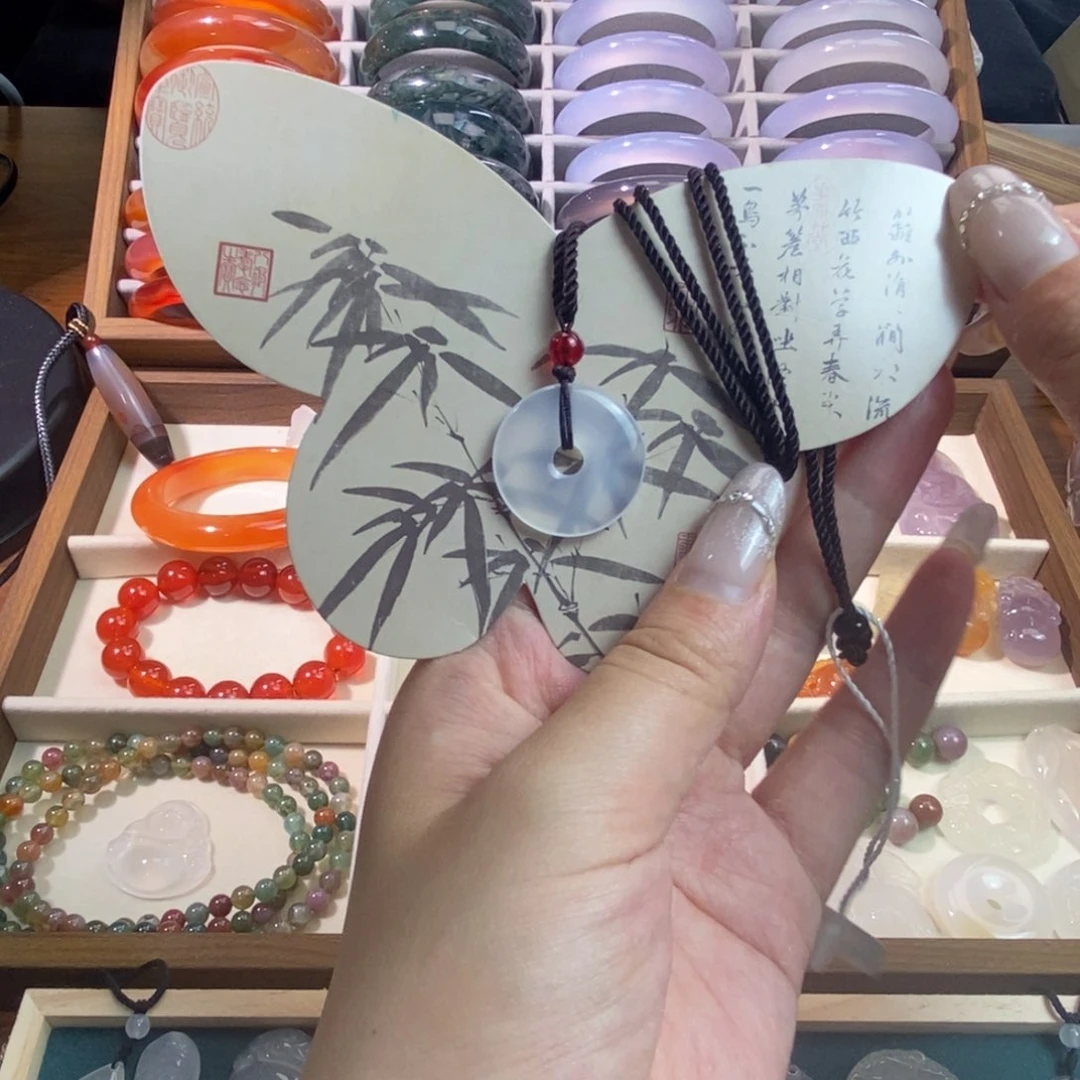 玛瑙/玉髓颈饰未镶嵌