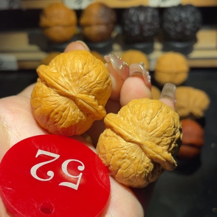 铃铛33尺寸核桃。